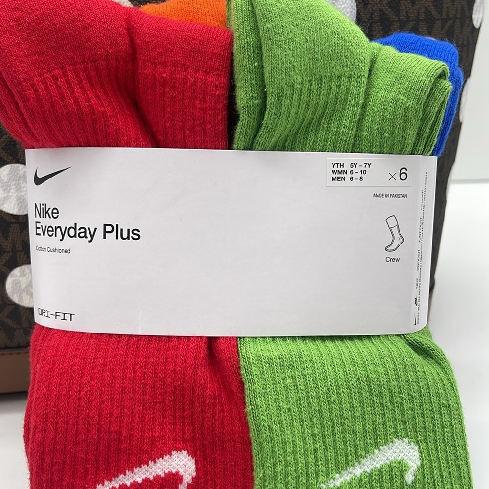 Nike Everyday Plus Cushioned
Training Crew Socks (6 Pairs) - Picture 16 of 16